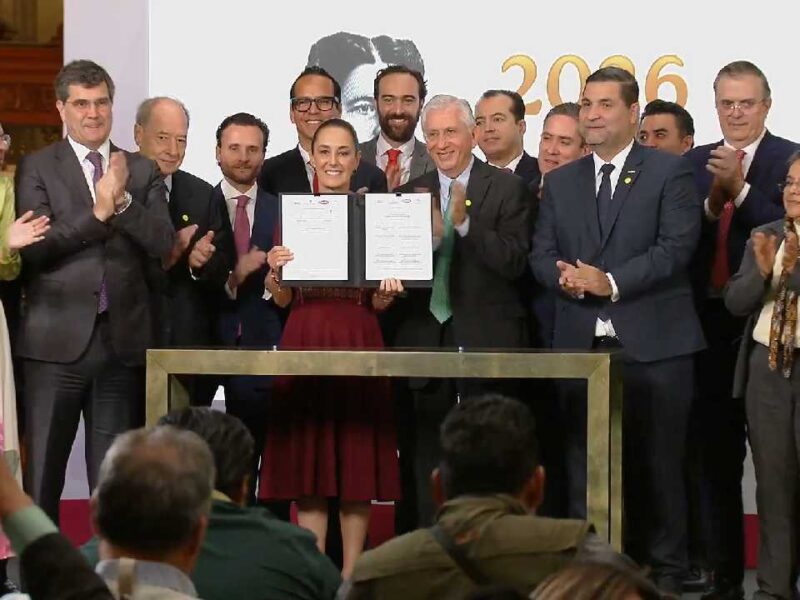 Sellan pacto gobierno de Claudia Sheinbaum e industriales del acero mexicanos