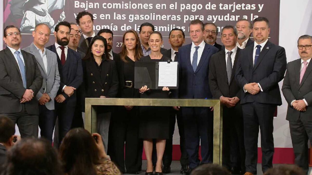 Anuncian menos comisiones a gasolinera con pago con tarjeta.