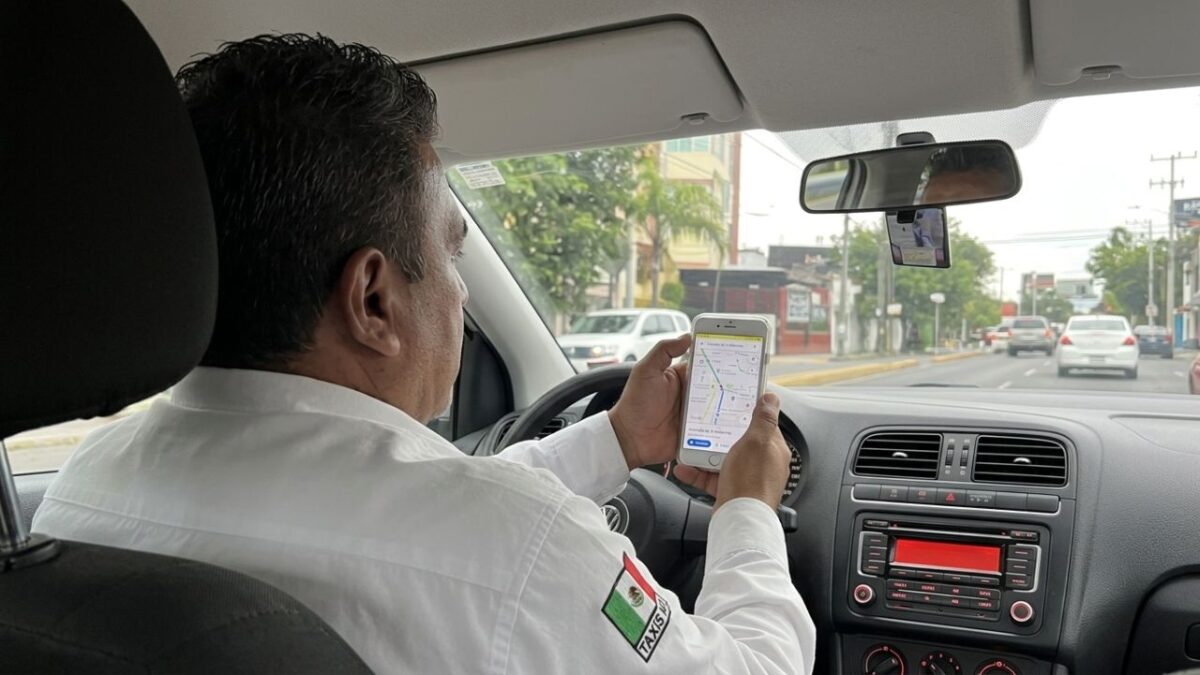 Denuncian a taxista en Playa del Carmen por retener a turistas
