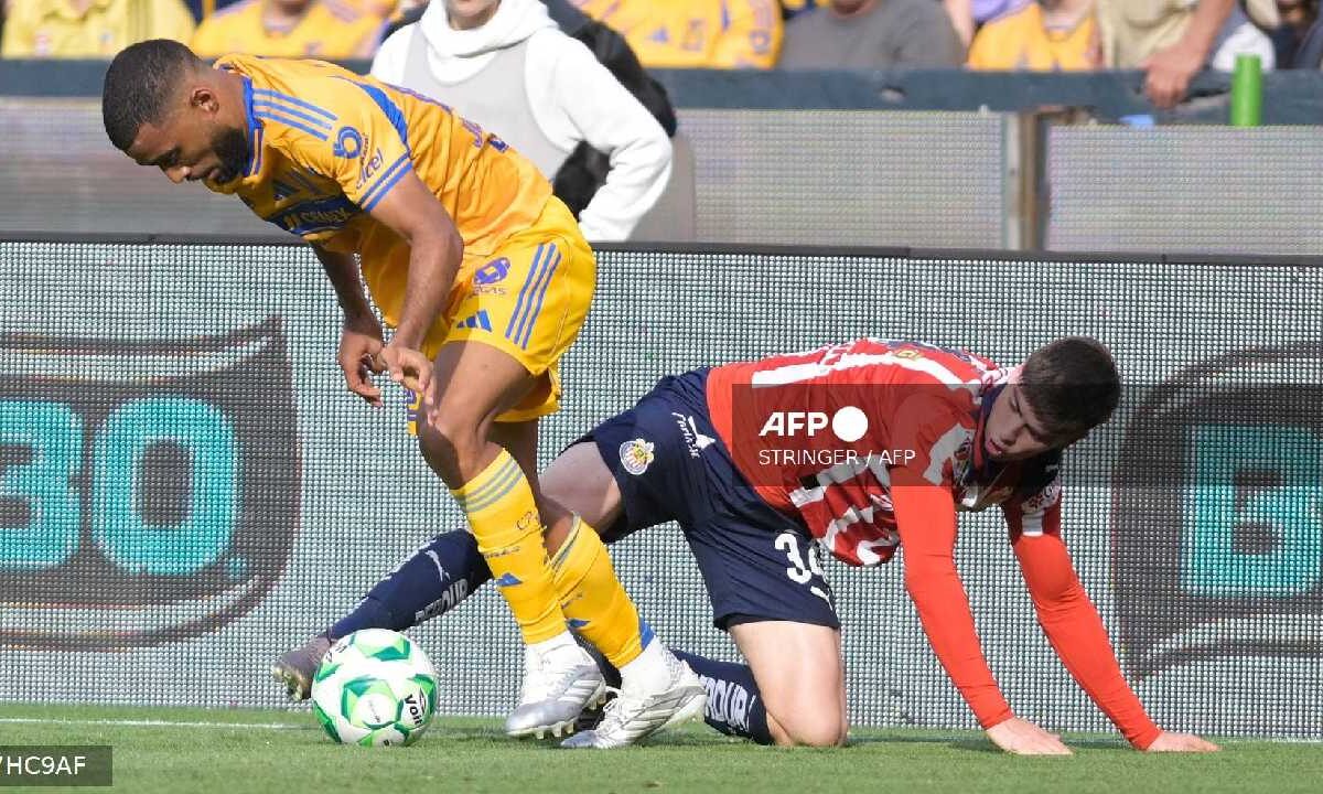Tigres goleó a Chivas.