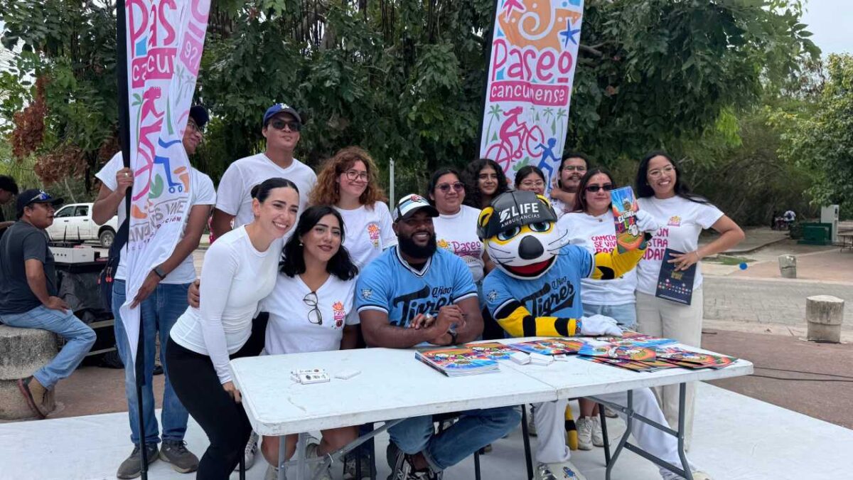 Tigres de Quintana Roo convive con su afición.