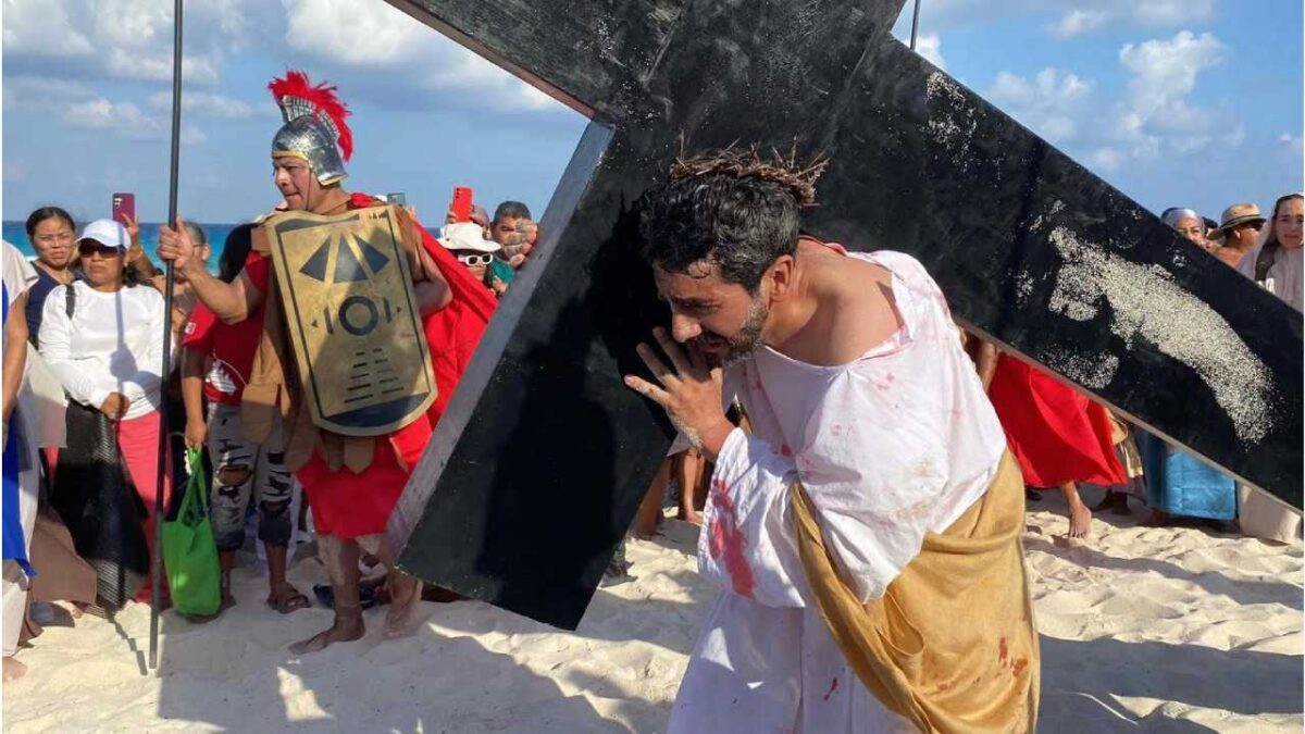 Todo listo para el Viacrucis en la zona de playas de Cancún.