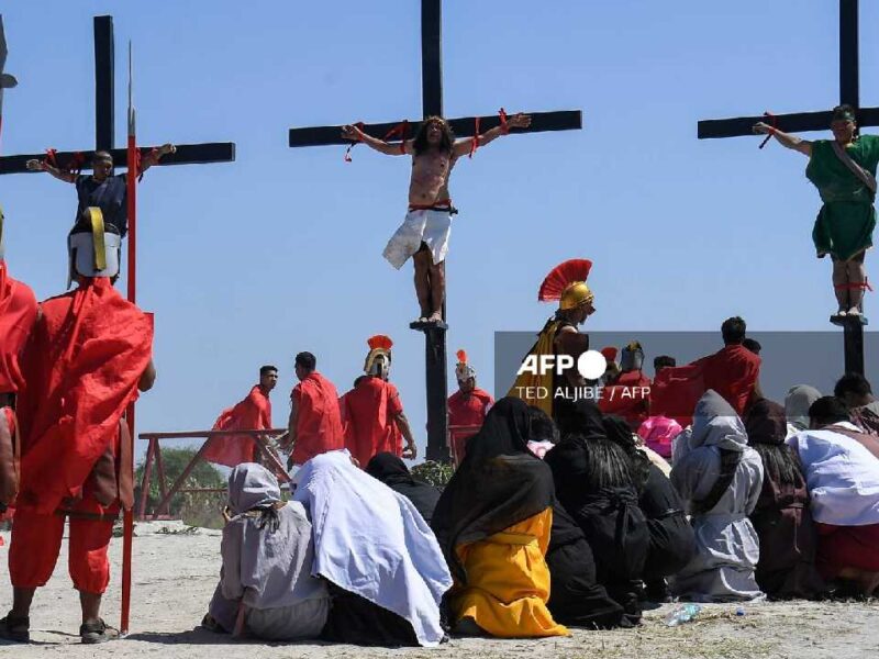 Viernes Santo 2026: impactantes crucifixiones reúnen a miles de fieles en Filipinas (galería)