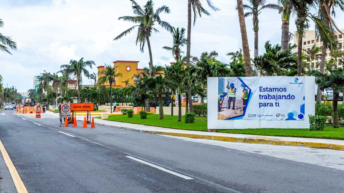 Trabajos en la zona hotelera de Cancún.