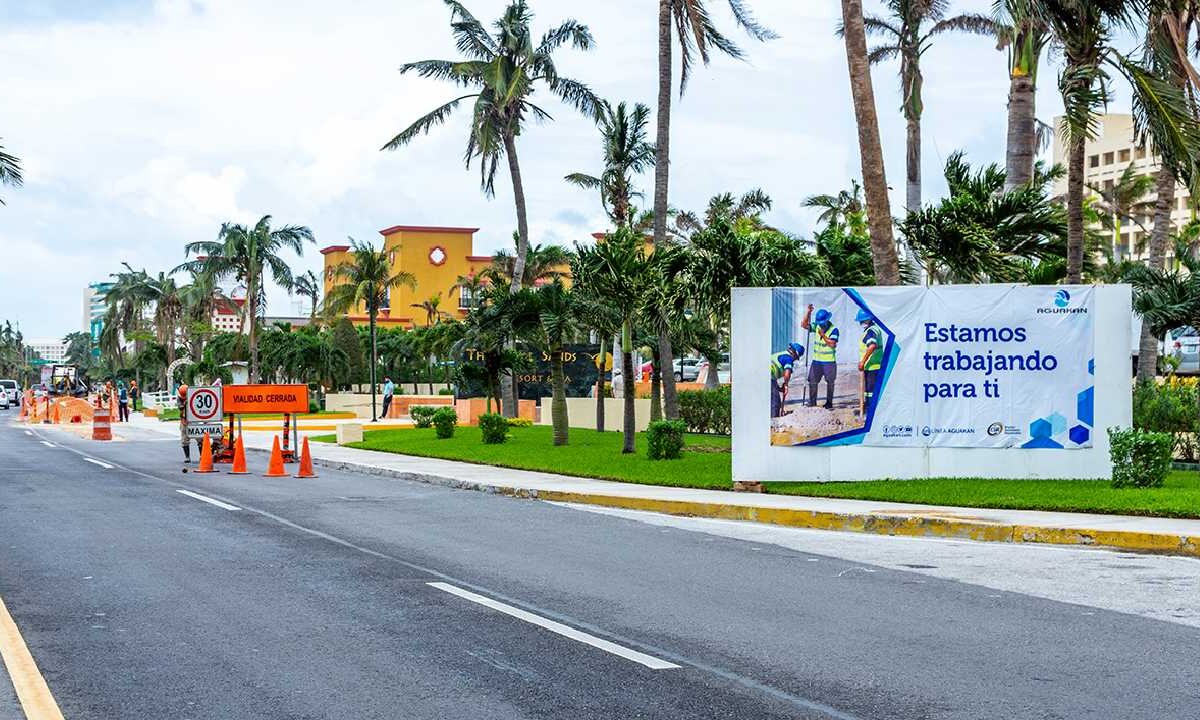 Trabajos en la zona hotelera de Cancún.