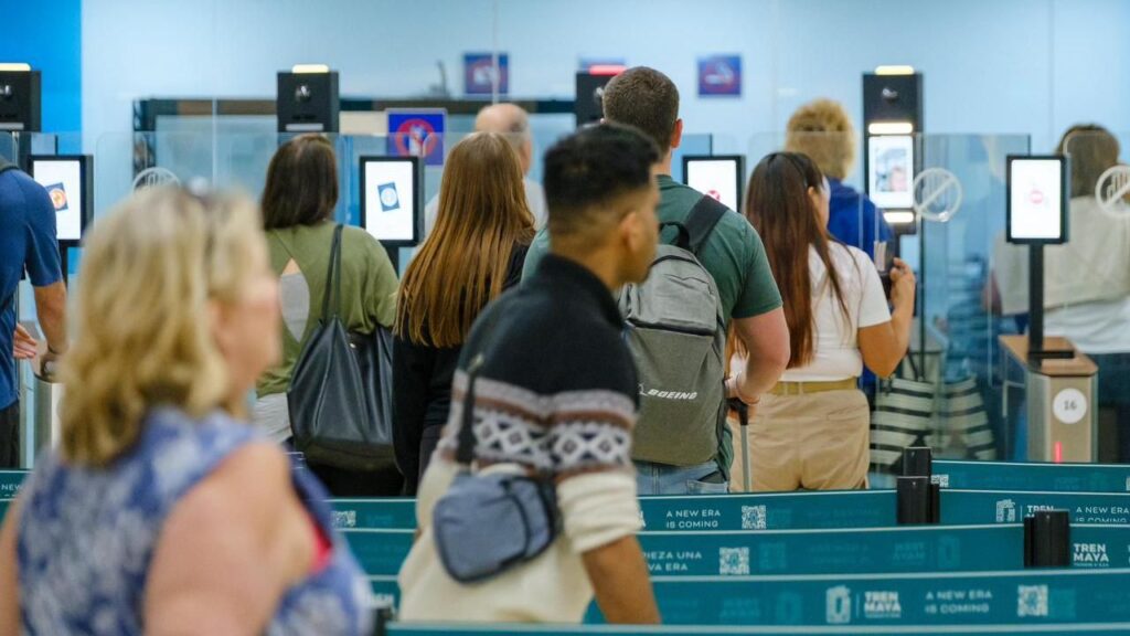 Aeropuerto de Cancún agiliza entrada con 40 nuevas e-gates