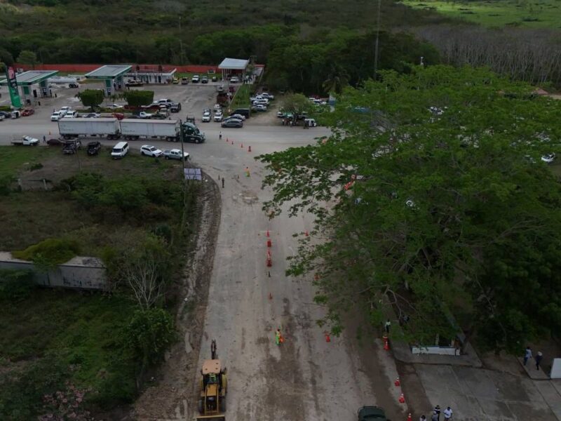 Hasta 300 viajes diarios ponen en riesgo carretera del Río Hondo