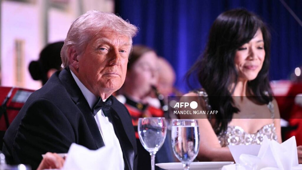 Trump evacuado tras disparos en cena de corresponsales en Washington