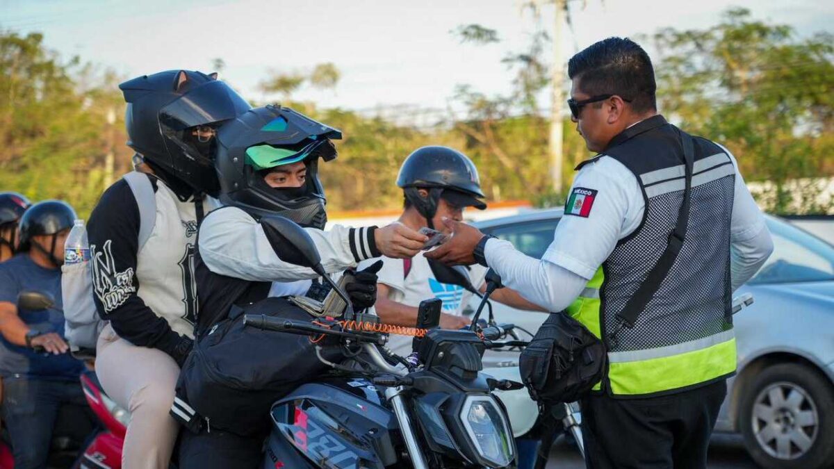Operativo en Cancún contra motos irregulares.