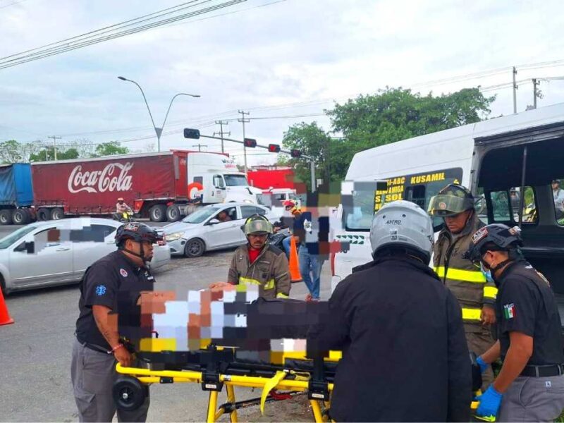 Aparatoso accidente de una “pesera” en Cancún deja como saldo 3 lesionados