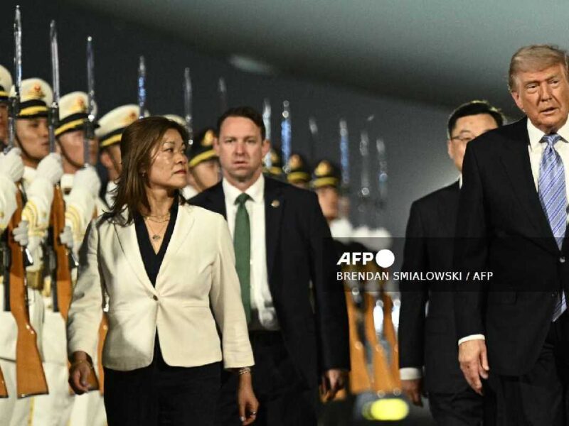 Aterriza Trump en Pekín para reunirse con el presidente del gigante chino Xi Jinping