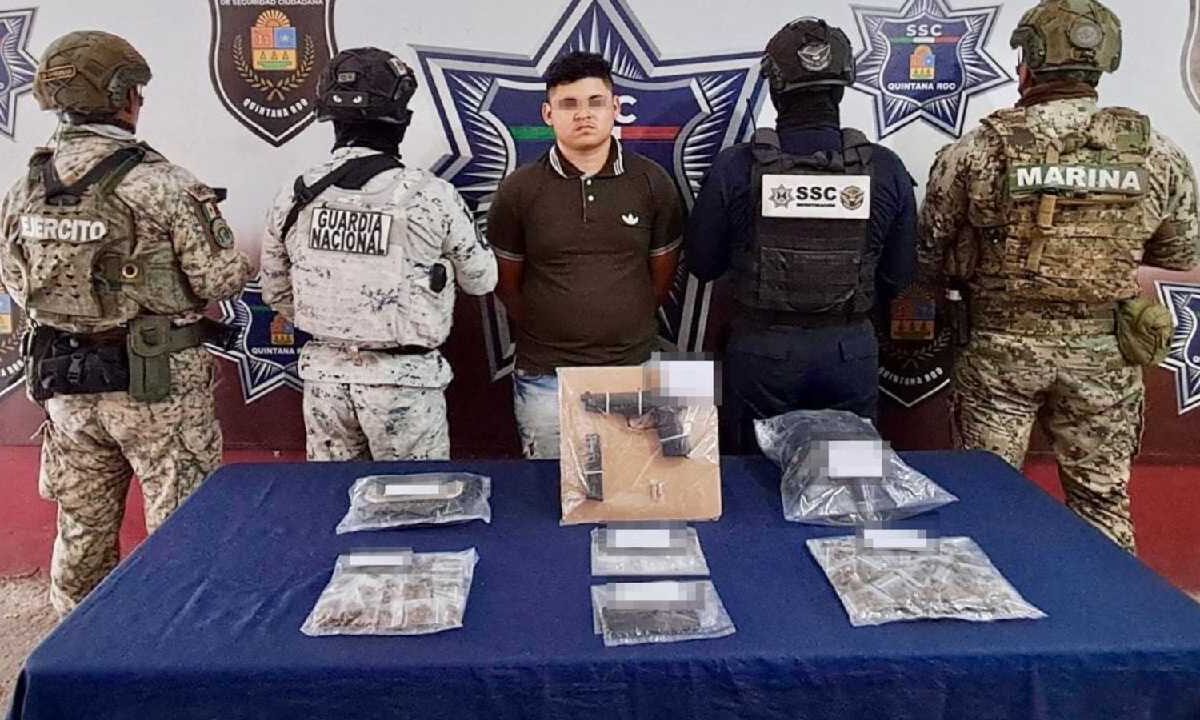 El detenido traía droga y arma.