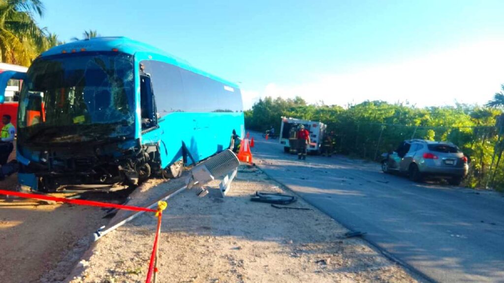 Mortal choque en carretera a Isla Blanca.