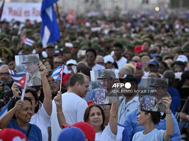 Cientos toman las calles de La Habana para respaldar a Raúl Castro, acusado de asesinato por EU