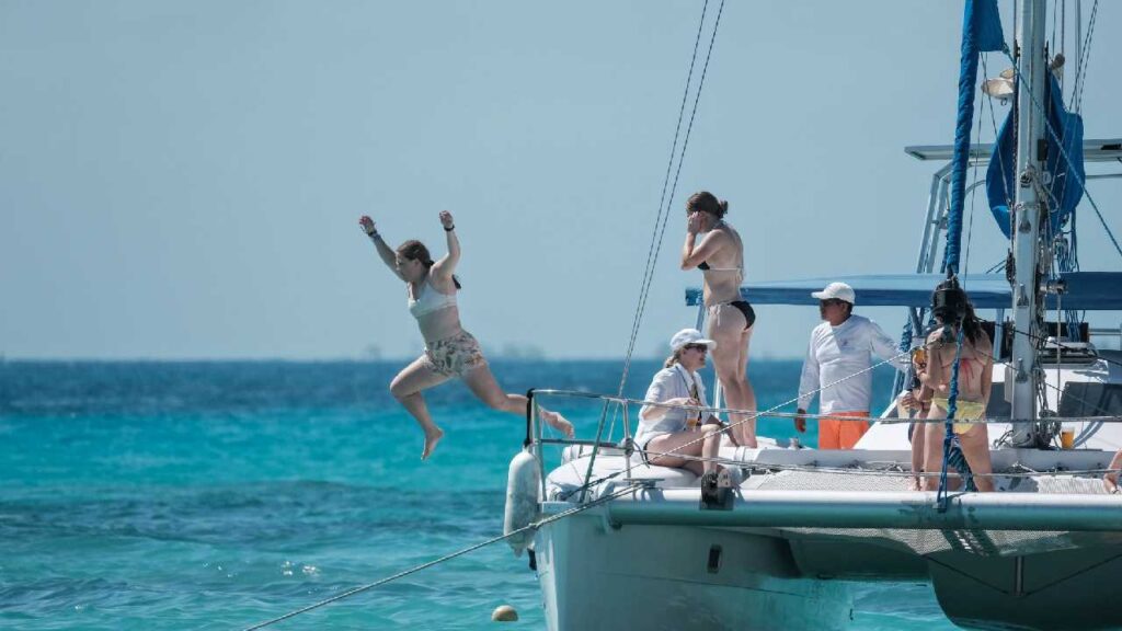 Clima en Quintana Roo: cielo nublado con ambiente caluroso y fuertes rachas de viento