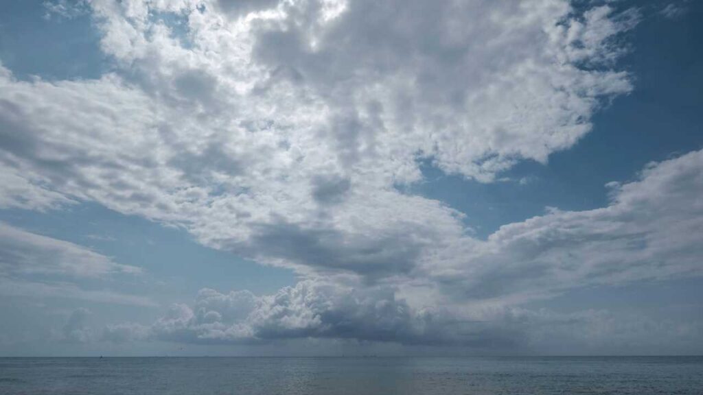 Clima en Quintana Roo: desplazamiento de onda tropical traerá nublados y lluvias aisladas; ambiente, caluroso
