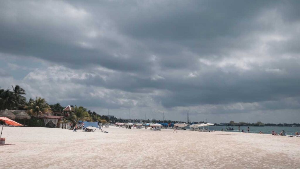 Clima en Quintana Roo: frente frío 48 provocará nublados con posibilidad de lluvias; el ambiente, caluroso
