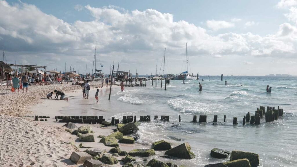 Clima en Quintana Roo: vaguada provocará nublados e intervalos de chubascos; el ambiente, caluroso