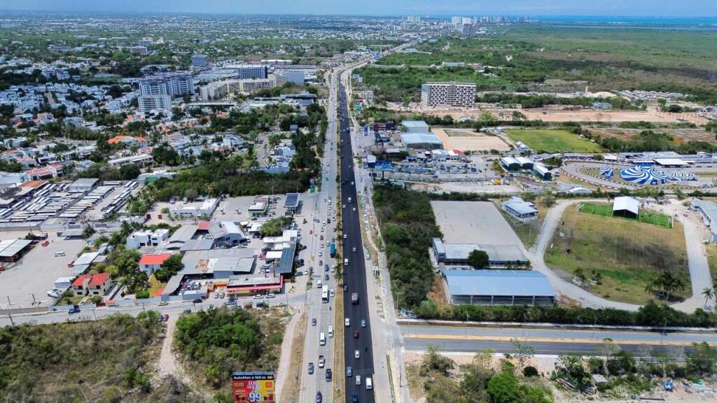 Obras en el boulevard Colosio.