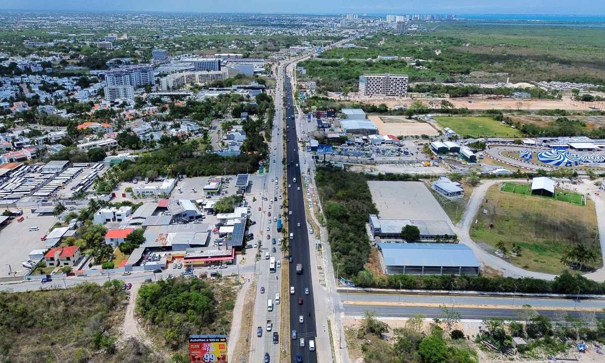 Obras en el boulevard Colosio.