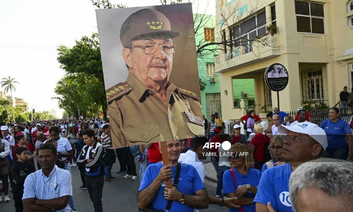 Algunos cubanos defienden a Raúl Castro.