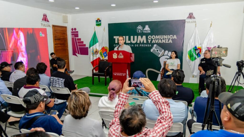 Conferencia matutina en Tulum.