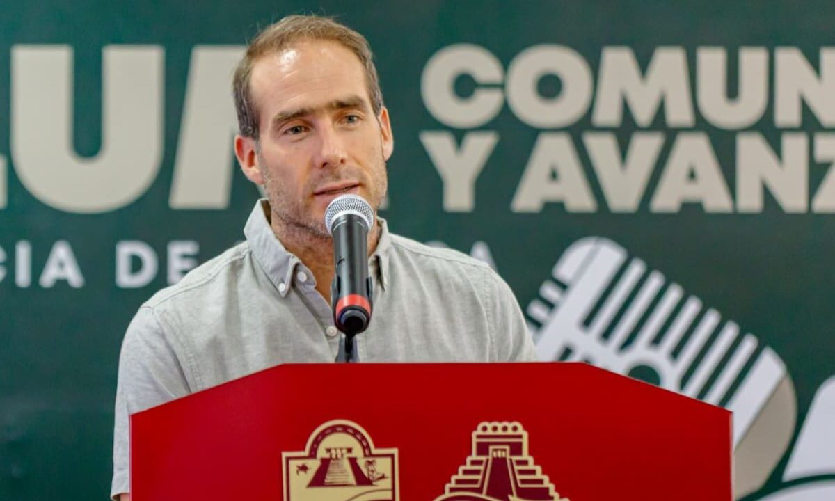 Diego Castañón Trejo en conferencia de prensa semanal, en Tulum.