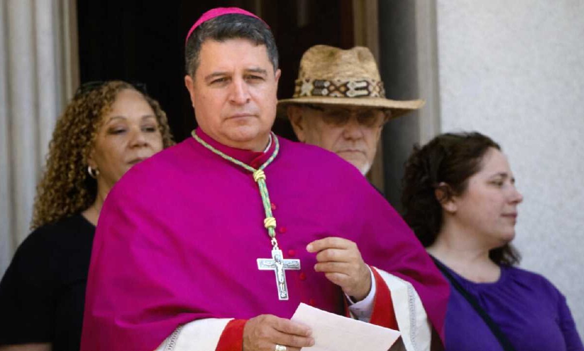 Exinmigrante es nombrado obispo.