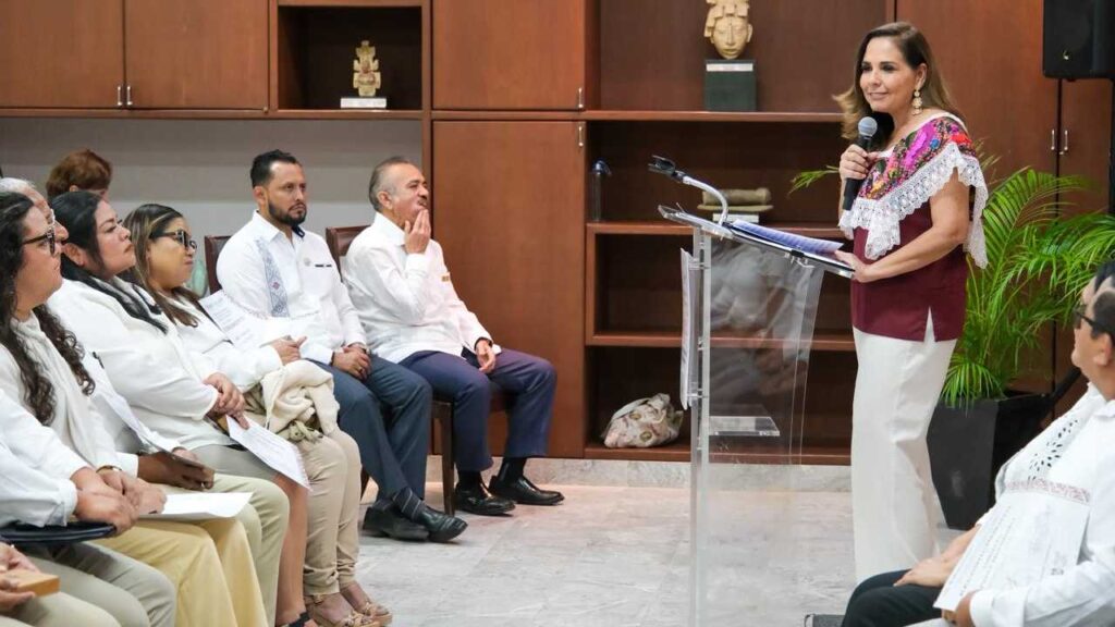 Mara Lezama felicitó al magisterio.