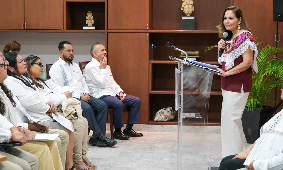 Mara Lezama felicitó al magisterio.