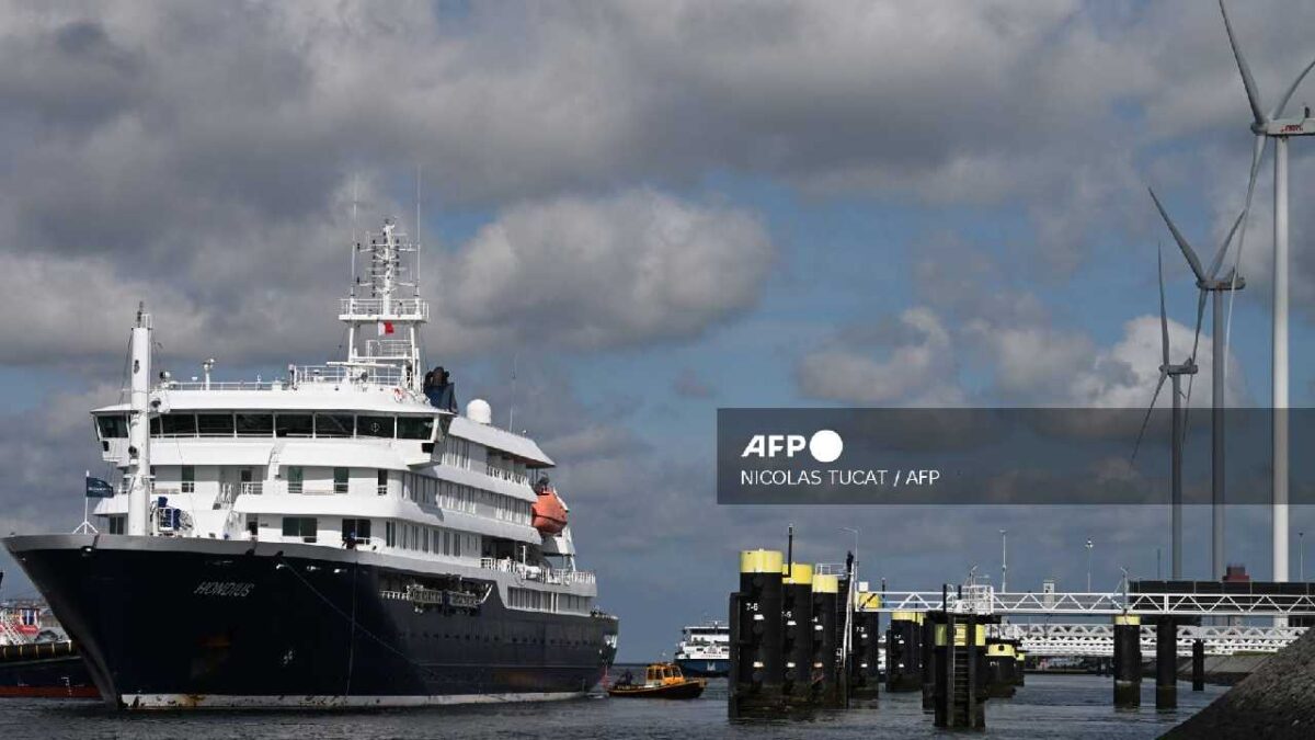 El crucero con casos de hantavirus ya atracó.