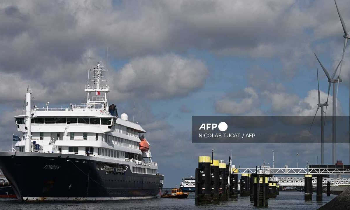 El crucero con casos de hantavirus ya atracó.