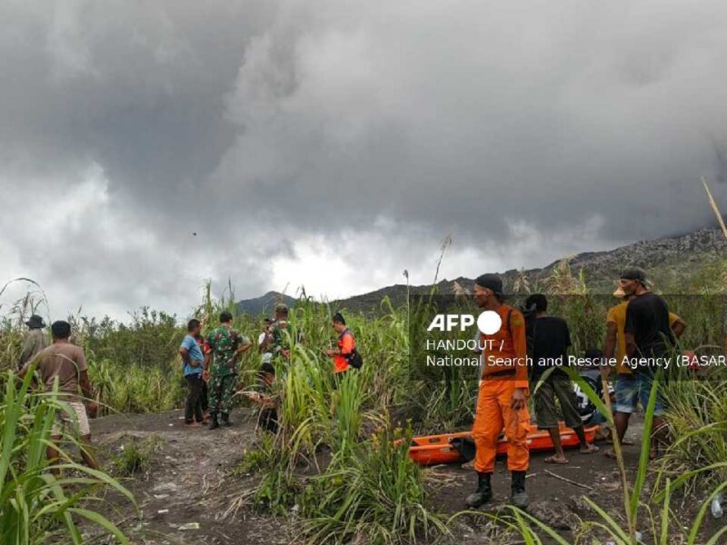 Indonesia: erupción del volcán Dukono deja tres excursionistas muertos