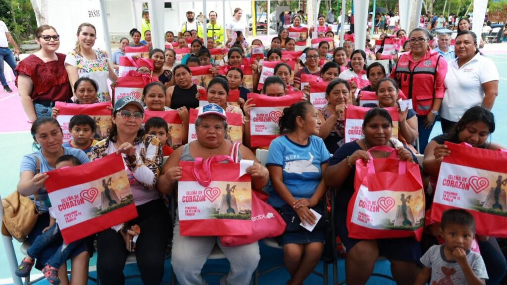 Isleña de Corazón en Isla Mujeres | Entrega de apoyos