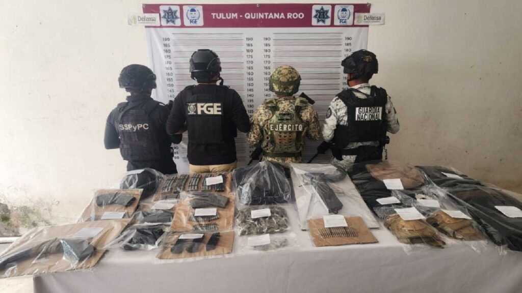 Localizan cartuchos útiles y drogas en una camioneta abandonada en Tulum