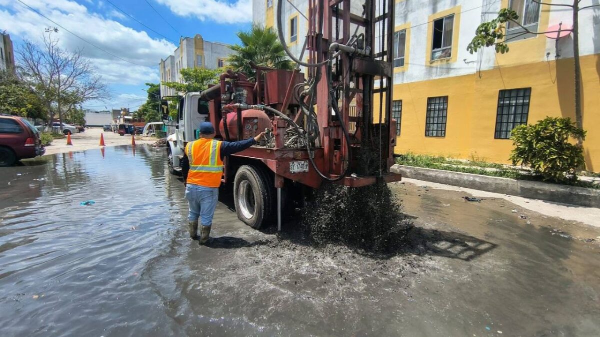Mantenimiento de pozos en Cancún y retiro de sargazo avanza