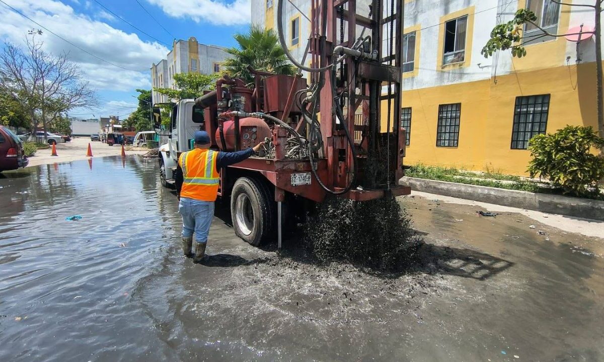 Mantenimiento de pozos en Cancún y retiro de sargazo avanza