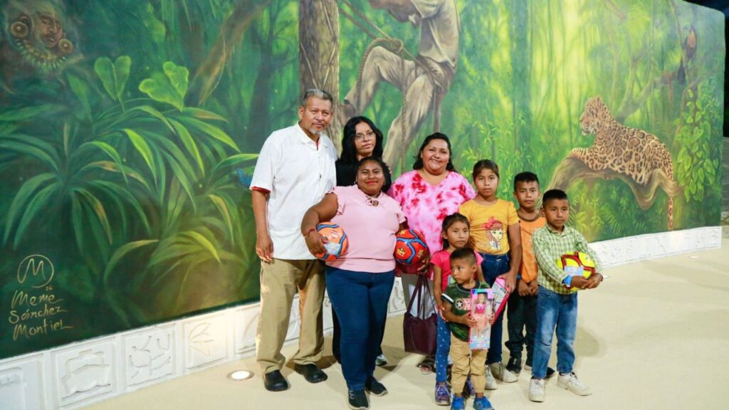 Mural “El Chiclero”, en la Plaza Ejidatarios de Ciudad Mujeres