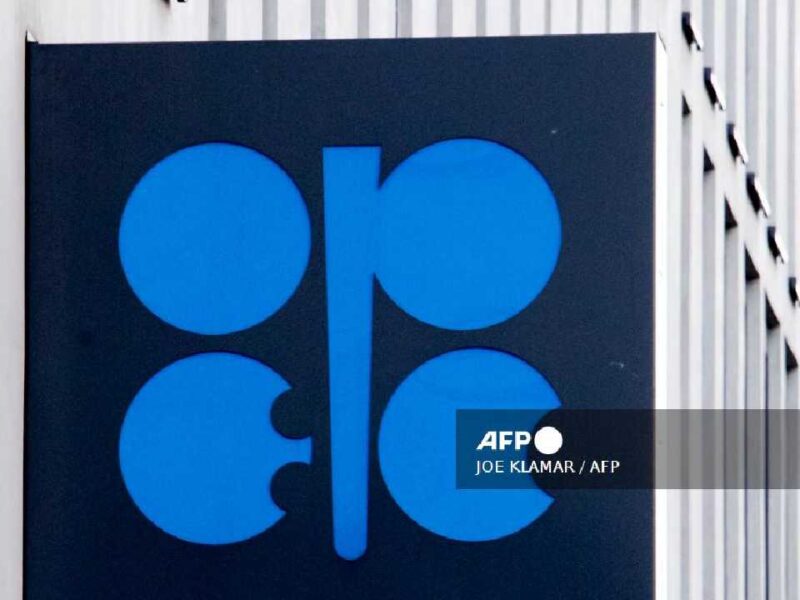 OPEP+ ajusta su producción tras la salida de Emiratos y busca estabilidad en el mercado