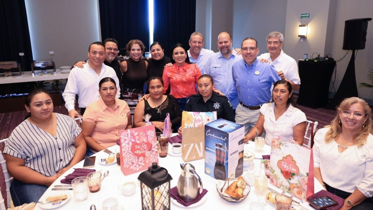 Blanca Merari reconoce a madres policías en Puerto Morelos
