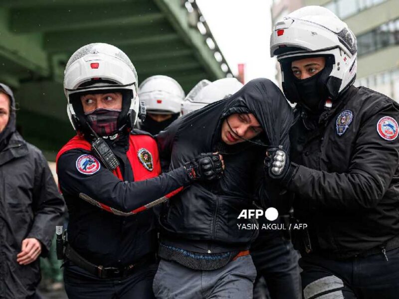 Reprimen manifestación en el 1 de Mayo, Día del Trabajo en Turquía; 370 personas detenidas (fotogalería)