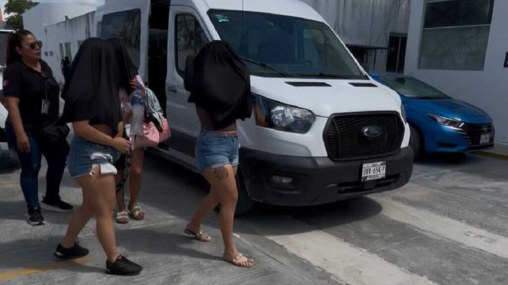 Salvan a ocho mujeres.