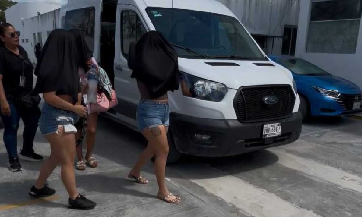 Salvan a ocho mujeres.