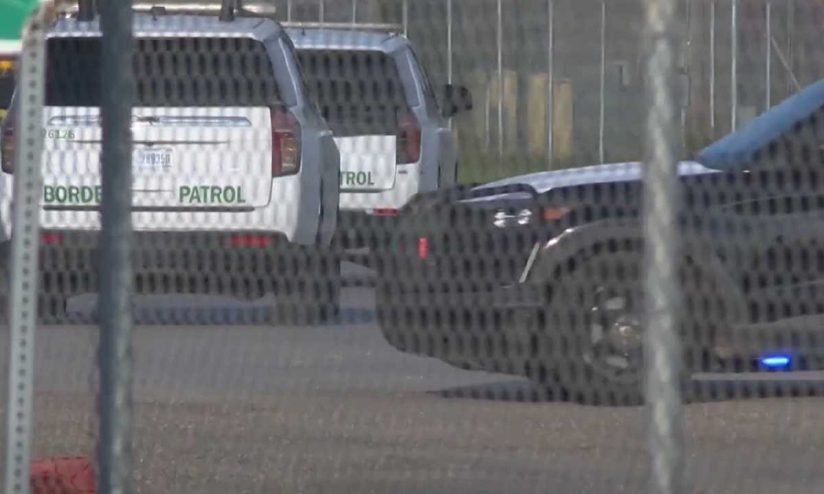 Hallan cuerpos en un vagón de carga en Texas.