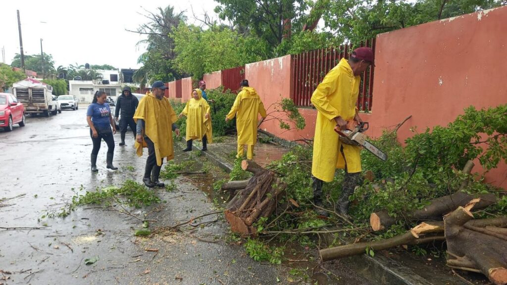 Atienden 80% de puntos inundados en Chetumal tras lluvias