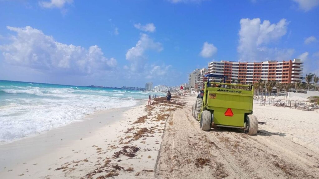 Mantenimiento de pozos en Cancún y retiro de sargazo avanza