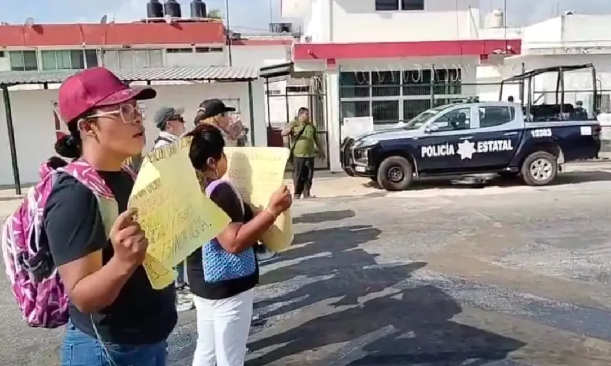 Protestan familiares de internos.