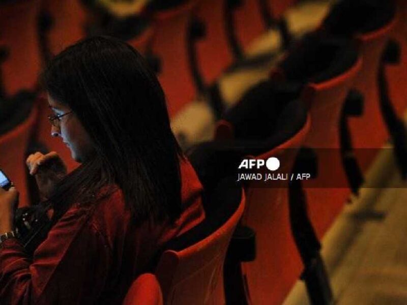 Afganistán endurece controles: prohíben uso de smartphones a empleados públicos