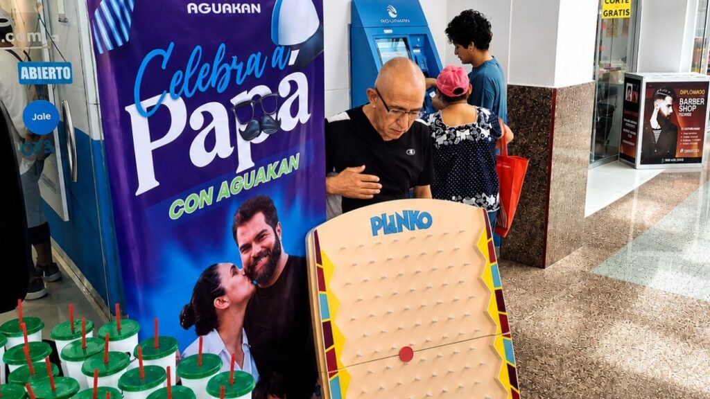 Aguakan celebra el Día del Padre con 400 papás de Quintana Roo