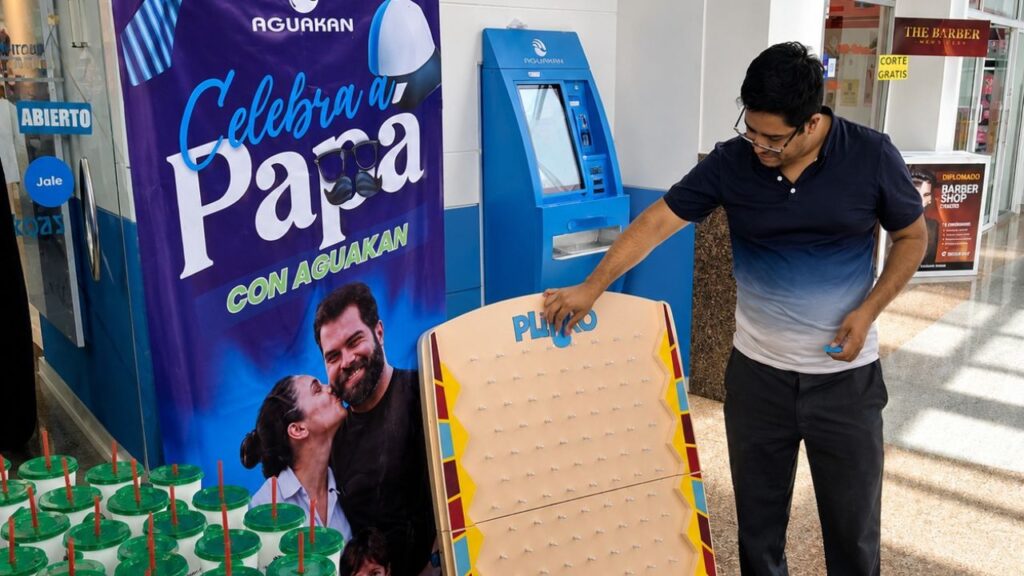 Aguakan celebra el Día del Padre con 400 papás de Quintana Roo